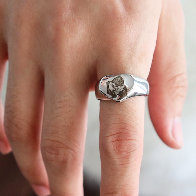 カスタム刻印写真ロゴ名ハートラウンドリング男性女性用ステンレ - Initial Ring Custom のレビューと価格